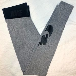 • NIKE logo leggings